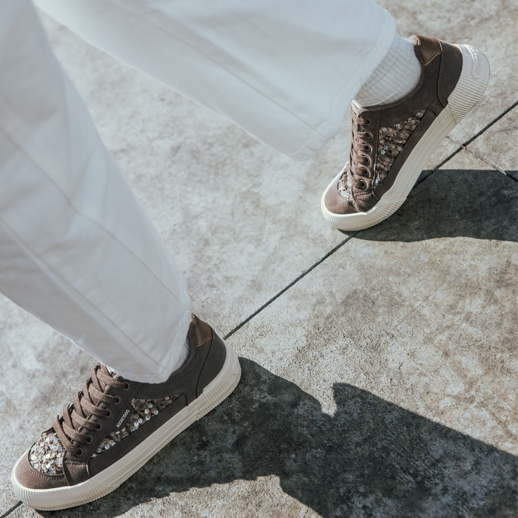 Women's brown sneaker, playful and comfortable – Rocket Dog Cheery