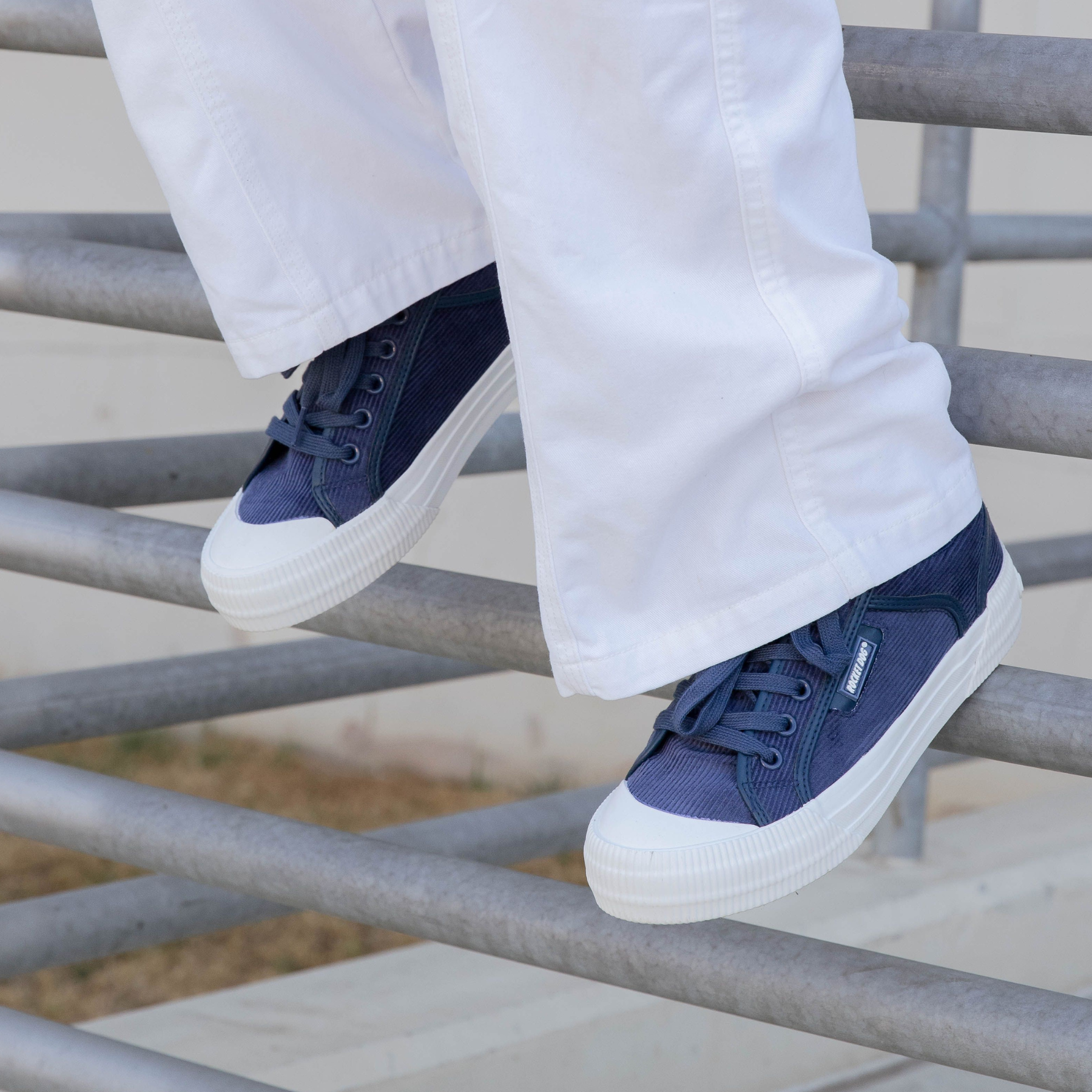 Women's corduroy sneaker, playful and comfortable – Rocket Dog Cheery