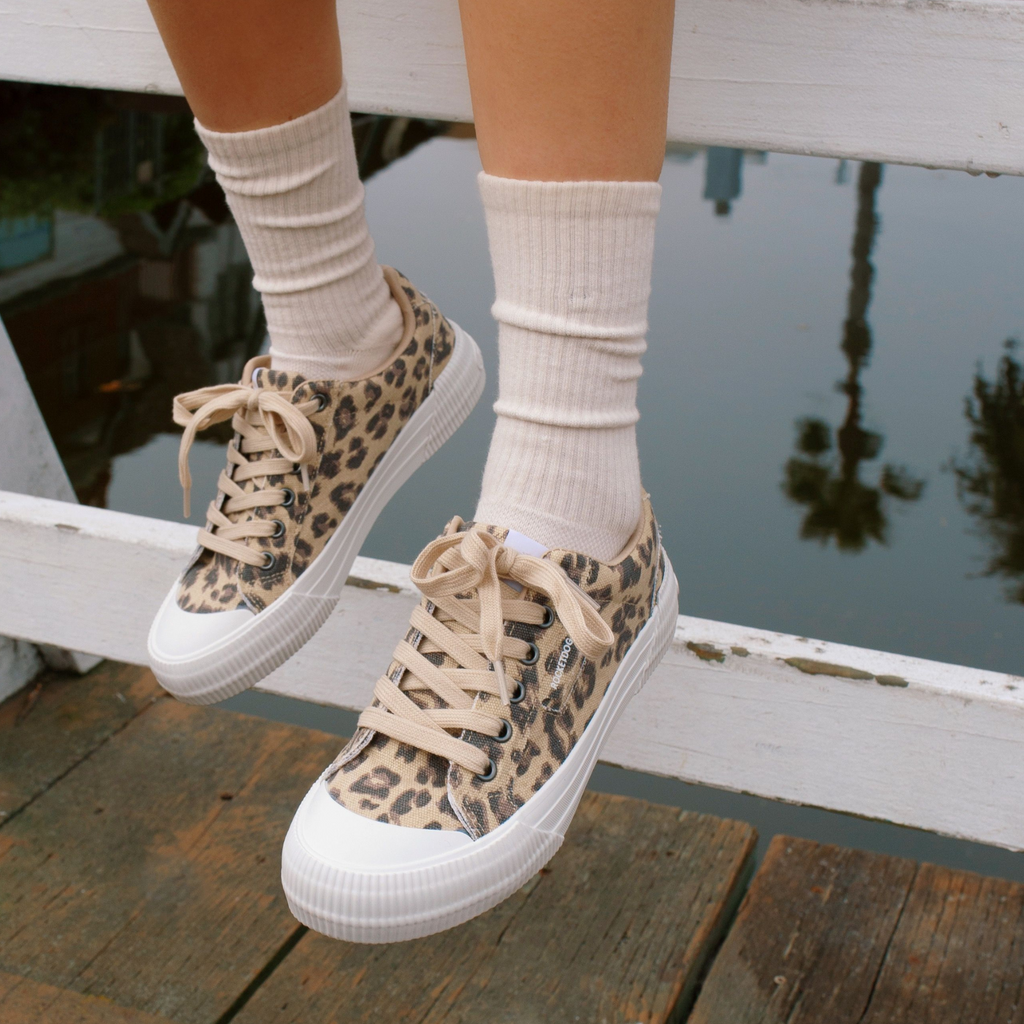 Women's leopard sneaker, playful and comfortable – Rocket Dog Cheery