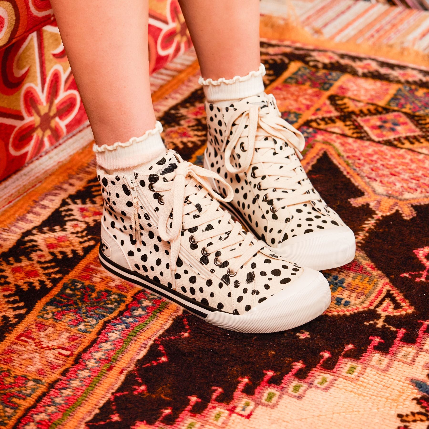 Women's white sneaker, playful and comfortable – Rocket Dog Jazzin