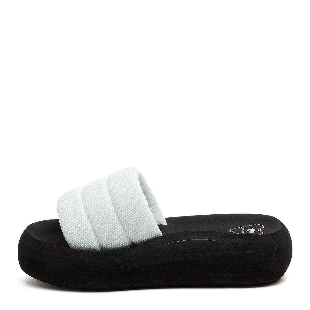 White sandal with cushioned footbed, women's everyday style – Rocket Dog Splash