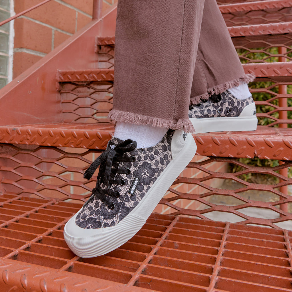 Jazzin Plus Black Dahlia Sneaker