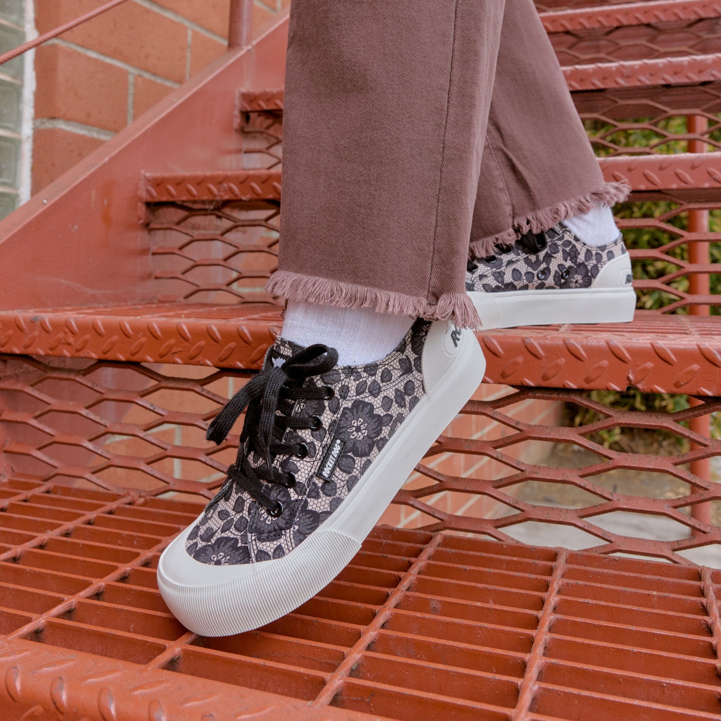 Jazzin Plus Black Dahlia Sneaker