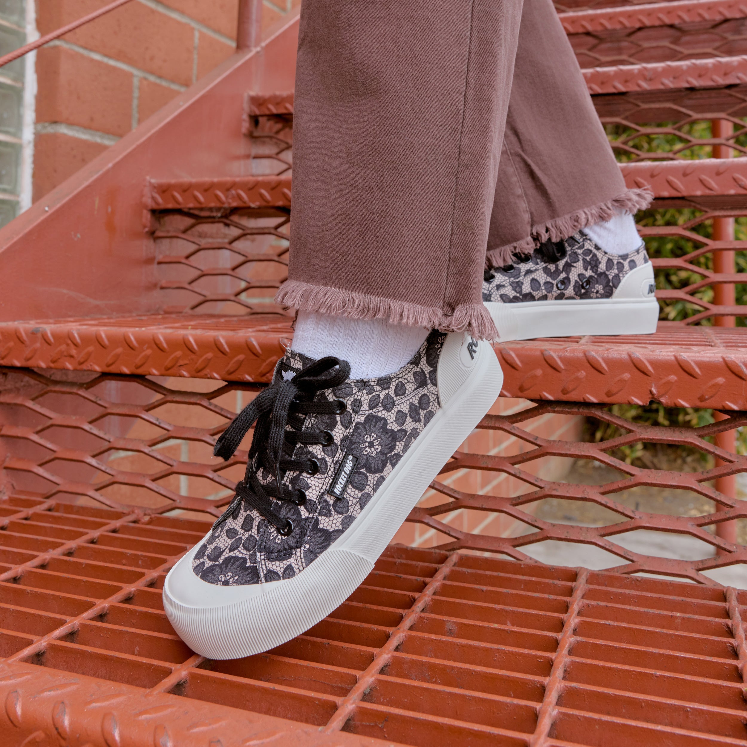 Jazzin Plus Black Dahlia Sneaker