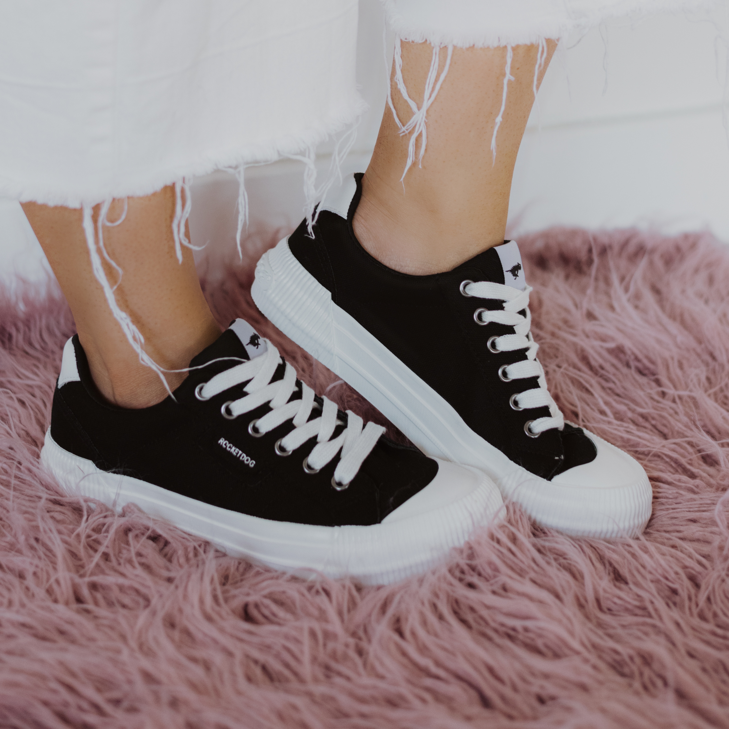 Women's black sneaker, playful and comfortable – Rocket Dog Cheery